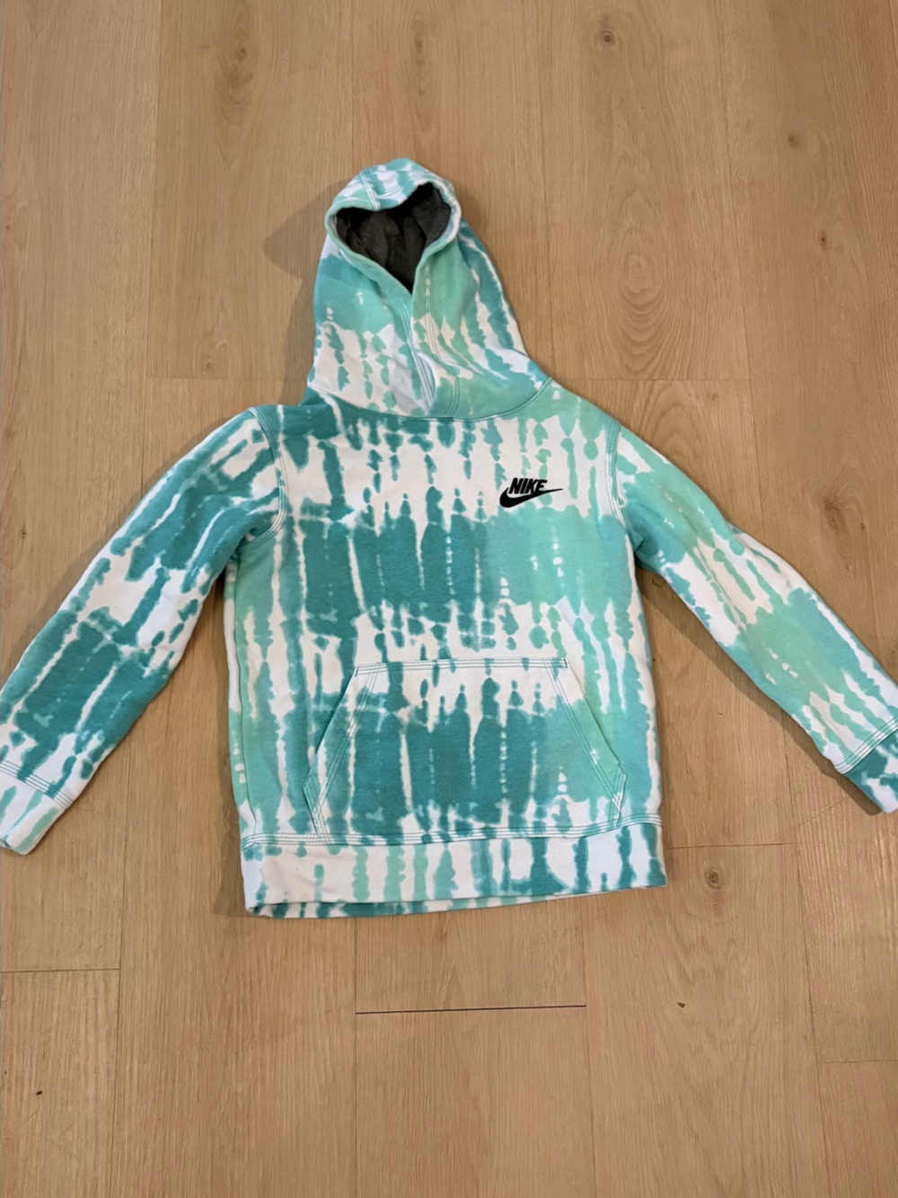 Nike Kids Tie-Dye Sweatshirt in Aqua and White never worn size 6